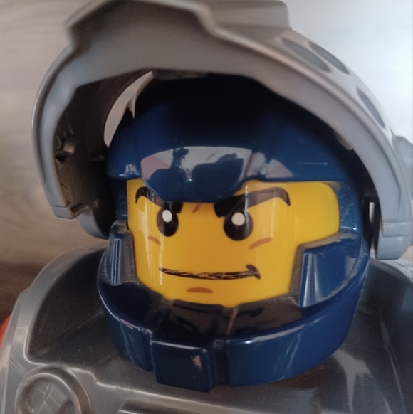 Lego Nexo Knights "Clay" Alarm Clock - Picture 9 of 9
